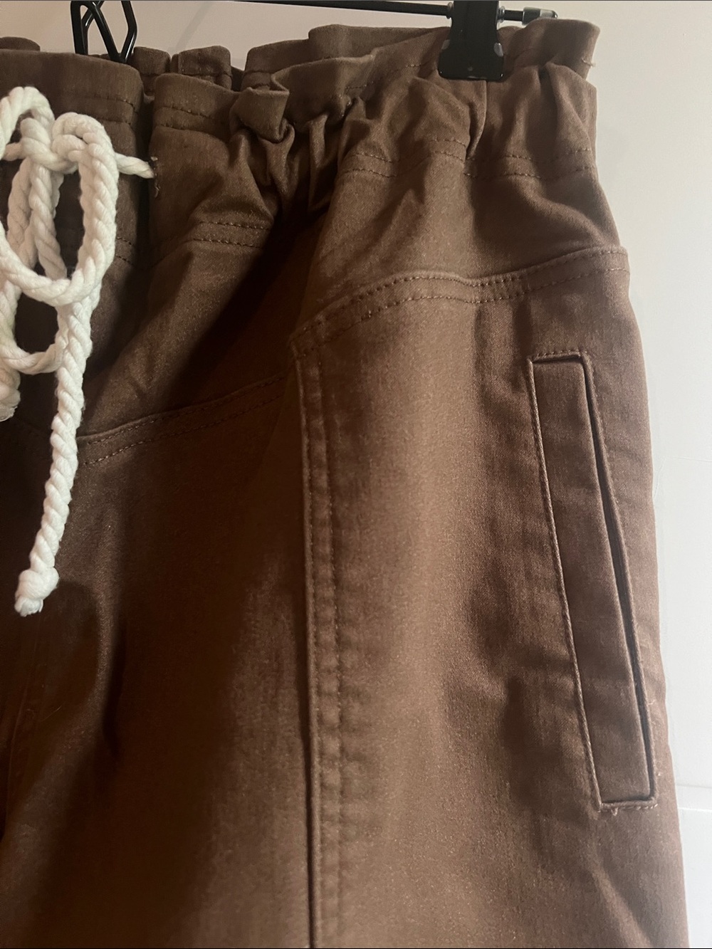 JONES NY Wide-Leg Drawstring Pants in Brown. medium - Picture 8 of 8